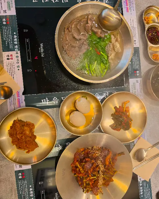 정갈하게 차려진 한상