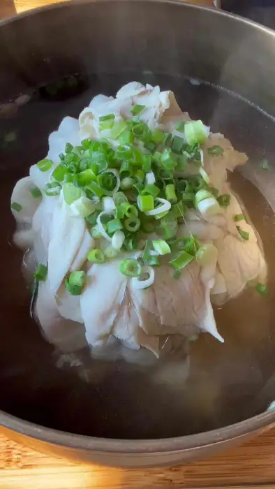 흑돼지 곰탕 근접샷