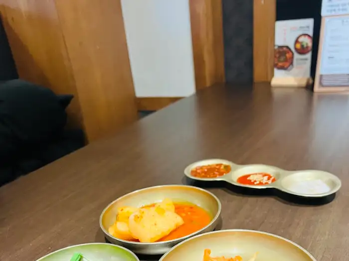 청와옥 광명밤일마을점 테이블 세팅