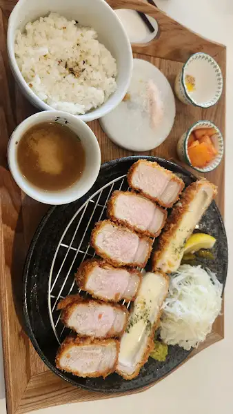 히레카츠와 곁들임 찬