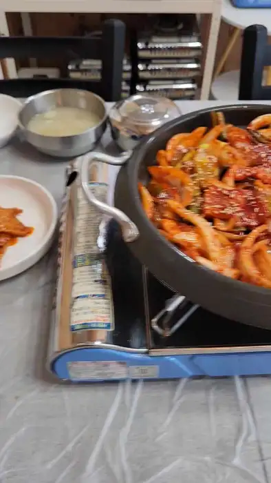 보글보글 끓고 있는 오삼불고기