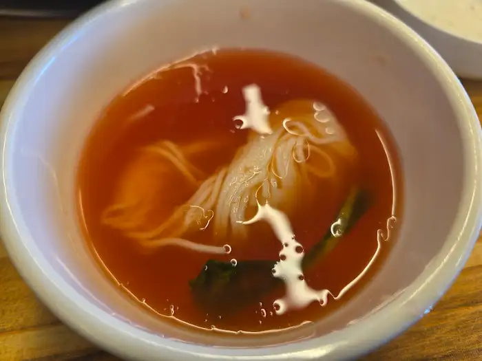 기본 반찬으로 나온 국물 요리
