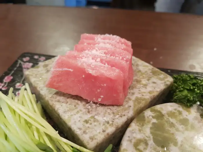 결이 살아있는 참치 조각
