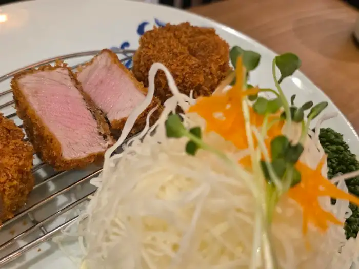 분지로 특상 로스카츠 단면