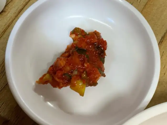 별도의 그릇에 담긴 김치