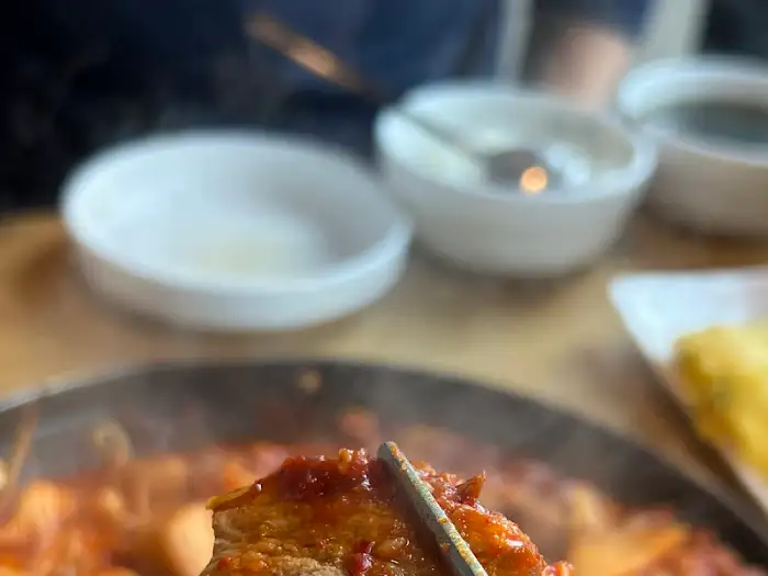 갓 지어진 솥밥