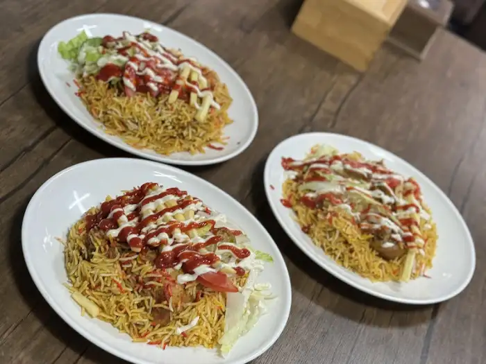 여러 개의 비리야니 플레이트