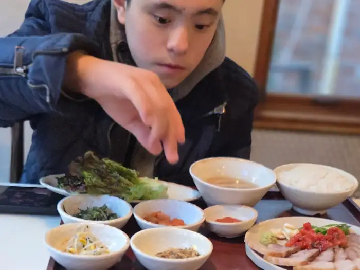 간장새우 덮밥의 모습