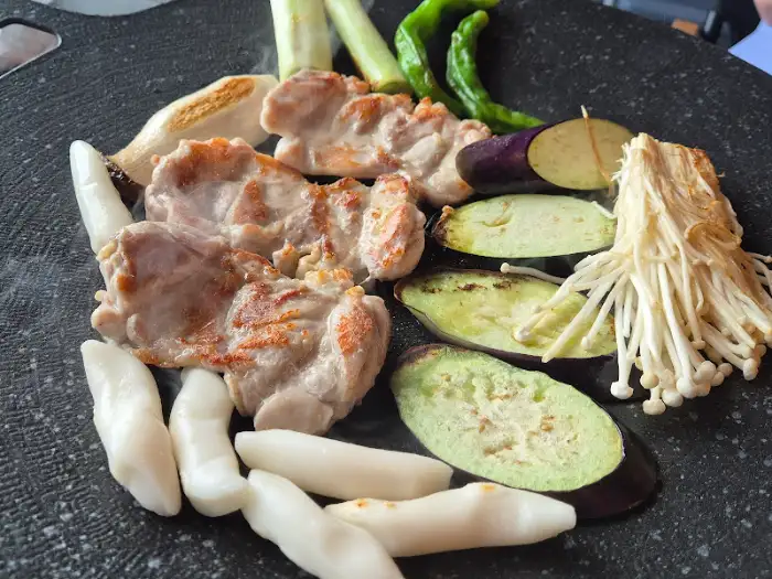 웅쓰 남춘천역점 간장 닭갈비와 김치찌개