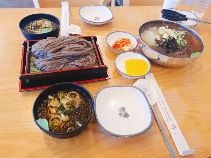 푸짐하게 나온 판모밀 세트