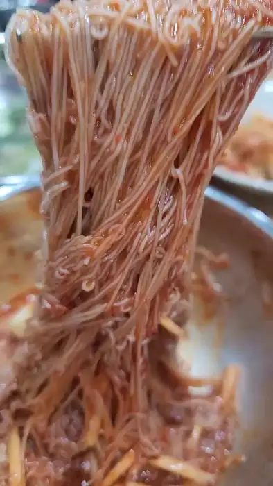 냉면 면발 확대 사진