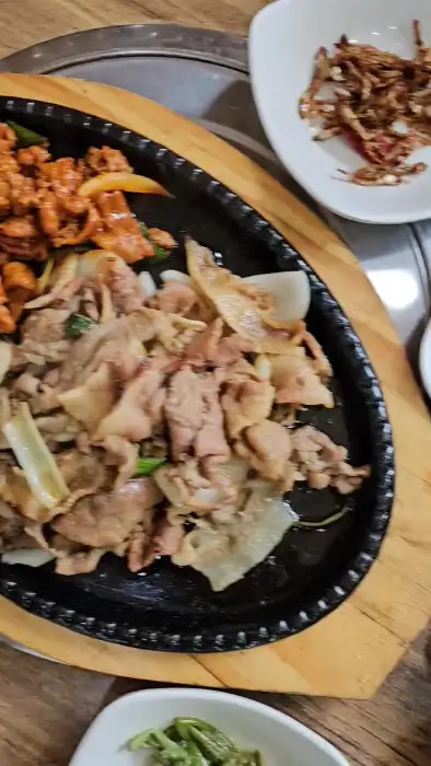 윤기가 도는 석쇠 불고기